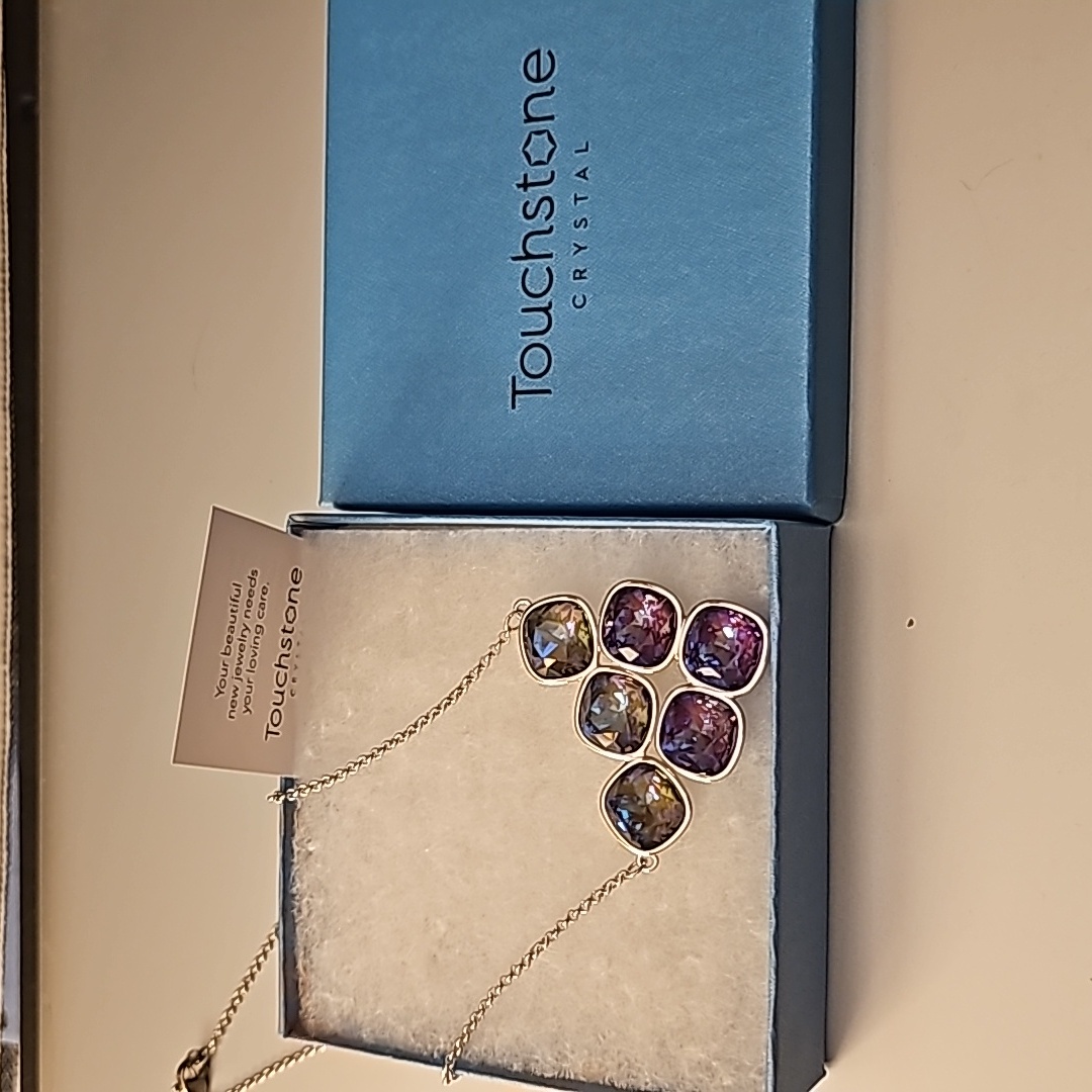 Touchstone Crystal Deliteful Neclace 72$